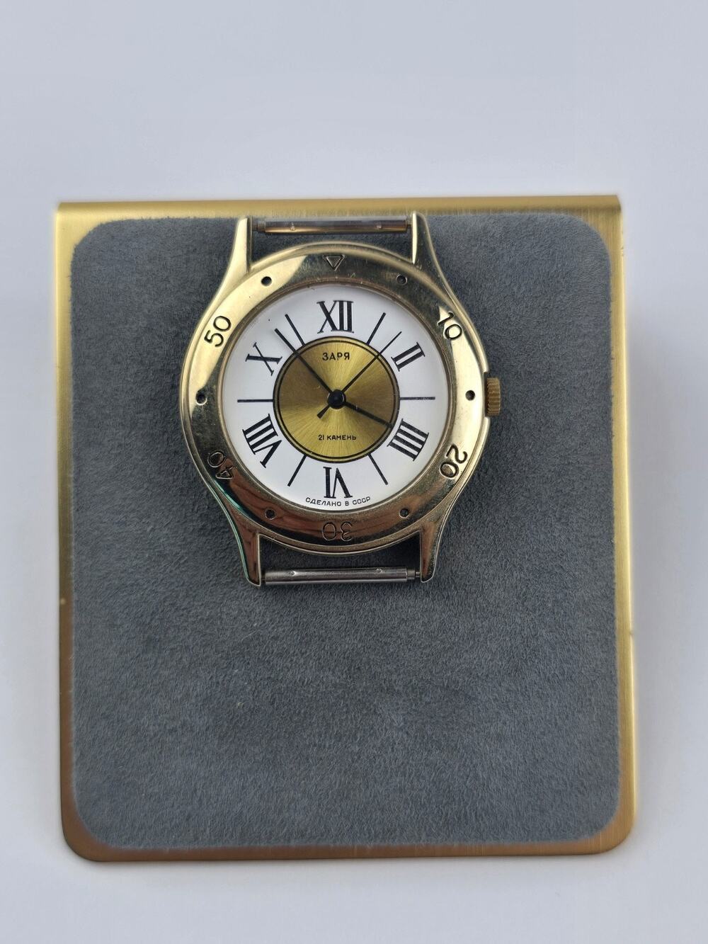Zarya 21 jewel Mechanical Vintage Soviet Watch Gold Tone Case Runs Good 36mm